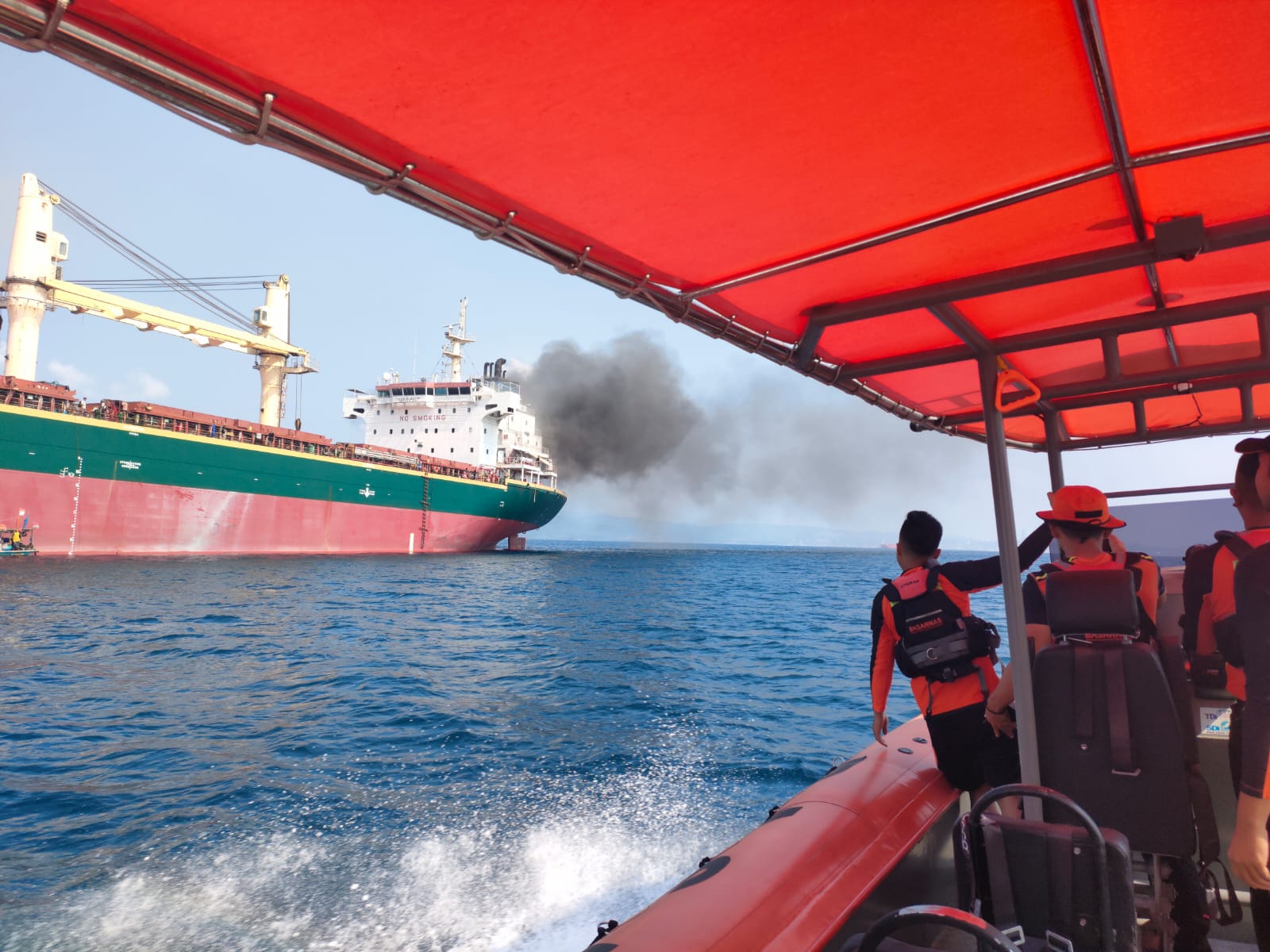 26 Awak Kapal MV Samudera Sakti III Terbakar Berhasil Diselamatkan 1