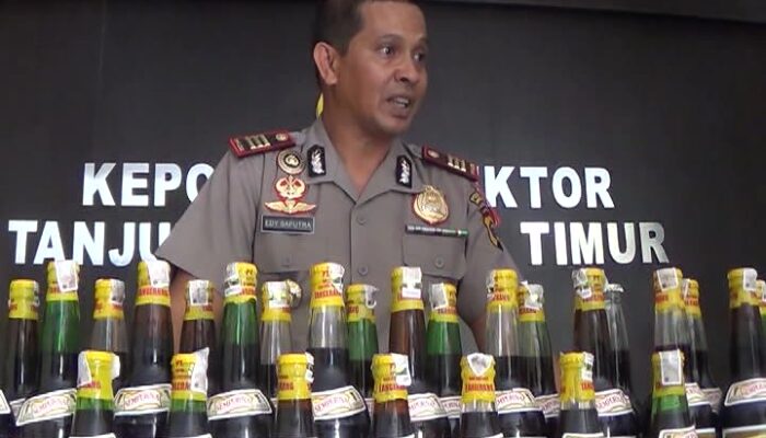 Razia jelang natal dan tahun baru, Polisi sita puluhan botol miras