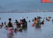 Pantai Gunung Kunyit Jadi Obyek Wisata Terapi Alternatif Kesehatan