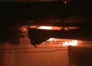 Konsleting Listrik Dua Rumah di Lalap si Jago Merah