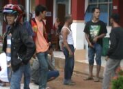 Warga Tolak Kedatangan Rombongan Disdik ke SMKN 9