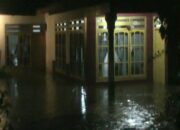 Rumah Warga Terendam Air Setinggi 70 Meter