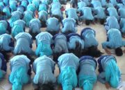 Siswa SMP Rayakan Kelulusan Dengan Sujud Syukur