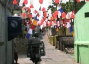 Warga Mulai Ramai Pasang Pernak–Pernik Merah Putih