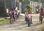 Senyum Ceria Anak–Anak Ikuti Lomba Sepeda Hias