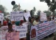 Ratusan Warga Sribawono Demo Bupati Lampung Timur