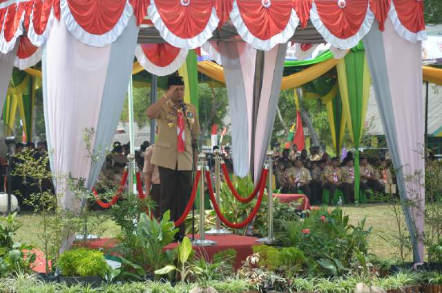 Gubernur Menjadi Pembina Upacara Pada Puncak Peringatan Hari Pramuka Provinsi Lampung 2016