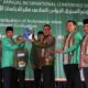 radartvnews.com - Menteri Agama RI Lukman Hakim Saifuddin, Selasa malam (1/11/2016) membuka The 16th Annual International Conference on Islamic Studies (AICIS) 2016 di BallRoom Novotel Bandar Lampung. Dalam sambutannya Menteri mengapresiasi dukungan luar biasa dari Gubernur Lampung M. Ridho Ficardo dan jajaran Polda Lampung. Sehingga pertemuan ini dapat dihadiri Duta Besar dan perwakilan negara-negara sahabat, Sekretaris Jenderal Kementerian Agama RI, Prof. Dr. Nursyam, M.Si, Direktur Jenderal Pendidikan Islam Kementerian Agama RI, Prof. Dr. Phil. Kamaruddin Amin, MA selaku Ketua Panitia Pusat, Para pejabat eselon I Kementerian Agama, Direktur Pendidikan Tinggi Islam Prof. Dr. Amsal Bakhtiar, MA, Rektor IAIN Raden Intan Prof. Dr. H. Moh. Mukri, M.Ag dan lainnya. Menteri menyampaikan, Tema besar pertemuan adalah Kontribusi Islam Indonesia Bagi Peradaban Dunia. Untuk itu Menteri Agama RI, mengajak forum untuk merumuskan nilai-nilai yang berkembang di nusantara. Adapun Tiga ciri nilai Islam yang berkembang di Indonesia, yang membedakan nilai Islam yang berkembang di negara lain : 1. Nilai Islam Moderat (4 Mahzab menjadi pedoman), nilai Islam yang Tolerensi, Tawazun/keseimbangan. 2. Nilai Islam yang Mempertahankan Tradisi. 3. Nilai Islam yang Nasionalis, Islam yang Ber-Indonesia. "Dari Kajian Nilai Islam Indonesia, selanjutnya akan menjadi acuan untuk menjawab tantangan peradaban Islam dunia. Islam yang moderat mempertahankan ketauhidan, namun tetap toleransi. Karena Indonesia begitu Heterogen, beragam suku, agama dan budaya. Begitupun dunia, membutuhkan Islam yang mampu hidup berdampingan dengan damai," ungkap Menteri. Sementara itu diterangkan oleh Kabag Humas Pemprov. Lampung Heriyansyah, Gubernur Lampung M. Ridho Ficardo dalam sambutannya merasa tersanjung Lampung dipercaya untuk menjadi tuan rumah sebuah perhelatan besar seperti AICIS. Apalagi pertemuan ini yakni dalam rangka mengusung dan mempromosikan kontribusi Islam Indonesia bagi peradaban dunia. "Momentum yang sangat tepat dalam mengusung tema besar kontribusi Islam Indonesia dalam membangun peradaban dunia. Hal ini didasari kenyataan bahwa IAIN Raden Intan Lampung merupakan salah satu perguruan tinggi Keislaman negeri terdepan di Indonesia yang sedang mengalami perkembangan pesat dan menjadi model perguruan tinggi moderen. Baik dalam bidang akademis, kepemimpinan, tata kelola dan lingkungan," kata Gubernur. Gubernur dalam forum AICIS juga memperkenalkan sejumlah destinasi unggulan pariwisata Provinsi Lampung. " Para utusan, Duta Besar, peserta AICIS kiranya dapat mengunjungi wisata Lampung. Sehingga dapat melihat langsung bagaimana tolerensi kehidupan beragama dalam masyarakat Lampung," ajak Gubernur termuda se-Indonesia ini. Gubernur juga mengatakan, Pemerintah Provinsi Lampung akan menyiapkan lahan 50-100 Ha, untuk mendukung peningkatan status dari IAIN menjadi Universitas Islam Negeri. (Rls/Min)