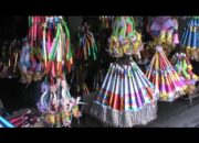 JELANG TAHUN BARU 2017 Penjualan Terompet Tahun Baru 2017 Diprediksi Turun