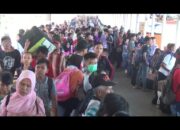 Ribuan Penumpang Kapal Membludak dan Menumpuk di Bakauheni
