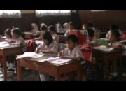 Guru dan Siswa Kompak Tolak Rencana Penggabungan Sekolah