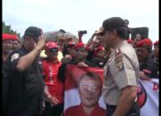 Ribuan Satgas Cakra Buana PDI Perjuangan, Sambangi Polres Lamtim