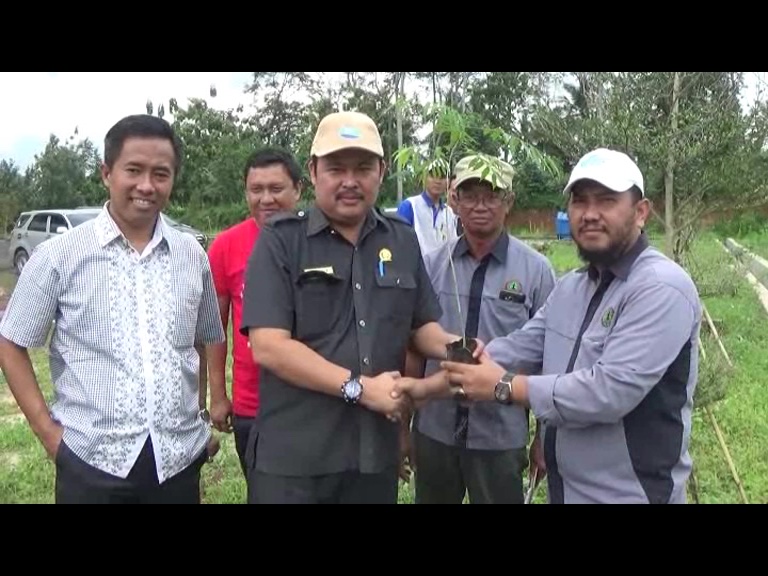 DPRD Kabupaten Pesawaran Tanam Pohon Penghijauan