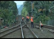 Antisipasi Kecelakaan Kereta, PT.KAI Ganti Bantalan Rel