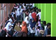 Antrian Panjang Dihari Terkahir Pendaftaran SMK