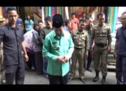 Sidak Harga Pasar, Herman HN Punguti Sampah