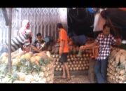 Penjual Nanas Kebanjiran Order