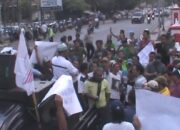 Sopir Angkot Demo Transportasi Lumpuh