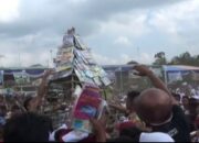 Ribuan Pelajar Rebutan Buku Gratis