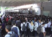 Pelamar Bertumbangan, Pendaftaran Dipindah