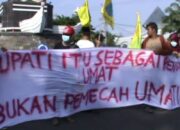 Massa NU, Tuntut Maaf Bupati
