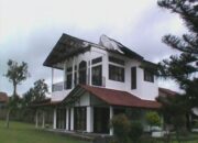 Angin Kencang Hantam Rumah Dua Lantai