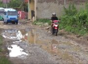 Jalan Lingkungan Rusak, Lapor Camat