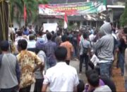 Massa Kembali Demo Dana Pasar