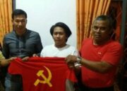 Bergaya Palu Arit, Remaja Dilepas