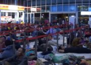 Gelombang 5m, Penumpang Terlantar di Bakauheni