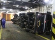 Gelombang Tinggi, Mobil Terguling di Dalam Kapal