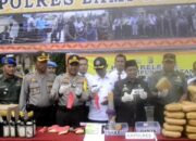 Ratusan Kilogram Narkoba ’’Dipamerkan’’