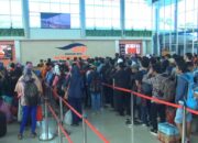 Kapal Sulit Sandar, Penumpang Terlantar