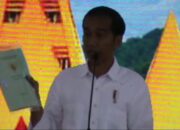 Jokowi Serahkan 3500 Sertifikat Tanah
