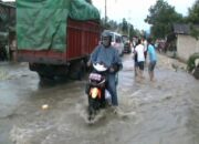 Jalan Tertimbun Longsor, 12 Rumah Terendam Banjir di Tanggamus