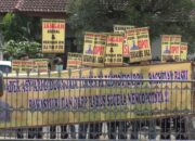 Tim Sukses Bayangan, Bawaslu di Demo