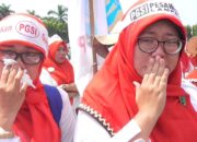 Tangis Guru Pecah di Kantor DPRD