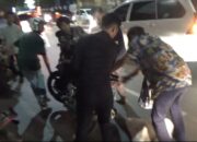 Hantam Minibus, Pengemudi Motor Kritis