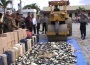 Ribuan Botol Miras Hasil Razia Dimusnahkan Polres Lamsel