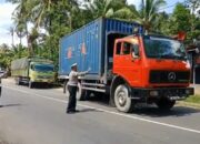 Tak Kuat Nanjak, Fuso Hantam Lima Kendaraan