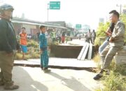 Dilintasi 7 Truk Singkong, Jembatan Penghubung Kampung Ambrol