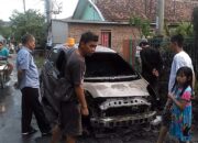 Bakar Sampah, Mobil Polwan Ludes