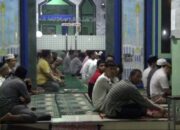 Allahu Akbar, Tarawih Perdana Membeludak