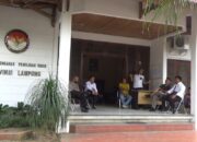 Markas Bawaslu Lampung Disegel