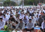 Berbaur Dengan Warga, Gubernur Salat Id di Lapangan Saburai
