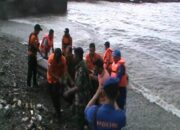 Petugas Evakuasi Jasad Nelayan Meninggal di Kapal