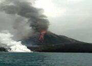 Krakatau Ditutup Radius 2 Kilometer