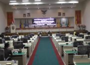 Gajian Hadir, Paripurna Mangkir