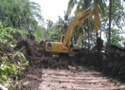 Material Longsor Lumpuhkan Lalu Lintas