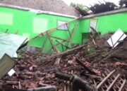 Atap Sekolah Ambrol, Pemerintah Acuh